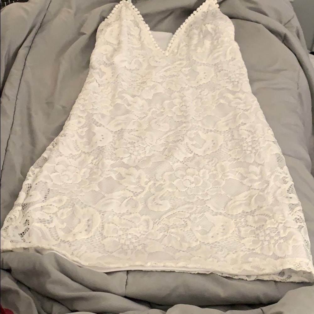 FOREVER 21 WHITE LACE BODYCON DRESS